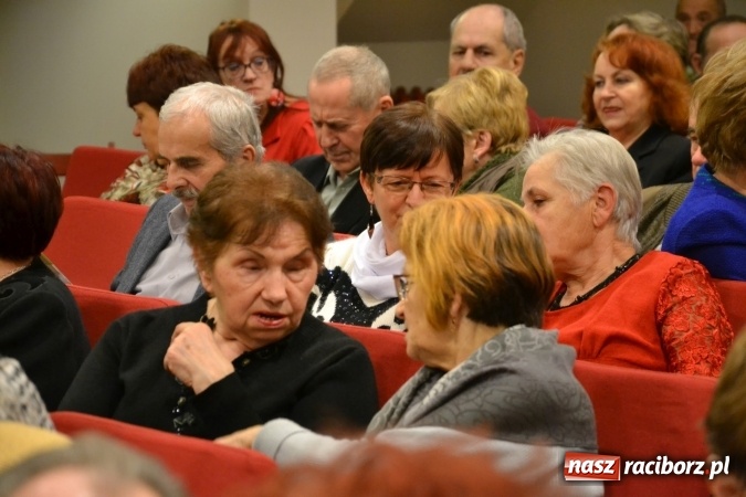 Zdjęcie w galerii na portalu naszraciborz.pl: W pośpiechu na Święta Bożego Narodzenia - widowisko wigilijne na Zamku Piastowskim wiadomości z regionu