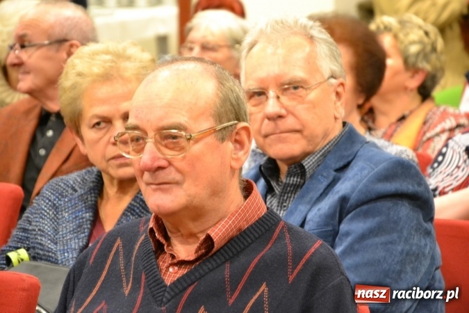 Zdjęcie w galerii na portalu naszraciborz.pl: W pośpiechu na Święta Bożego Narodzenia - widowisko wigilijne na Zamku Piastowskim wiadomości z regionu