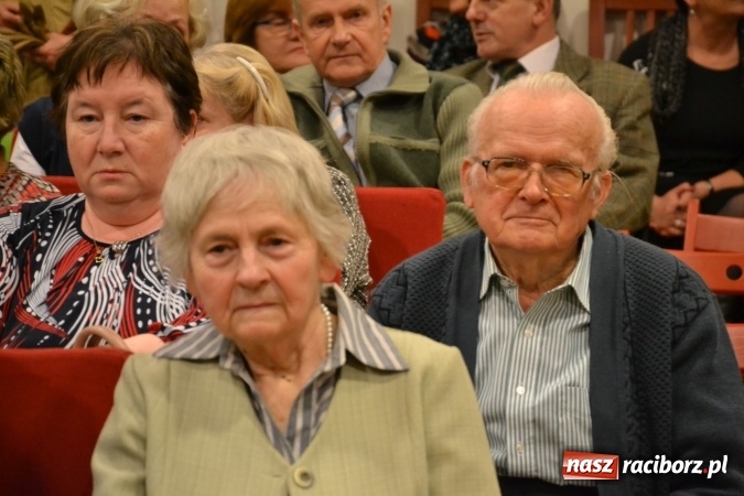 Zdjęcie w galerii na portalu naszraciborz.pl: W pośpiechu na Święta Bożego Narodzenia - widowisko wigilijne na Zamku Piastowskim wiadomości z regionu