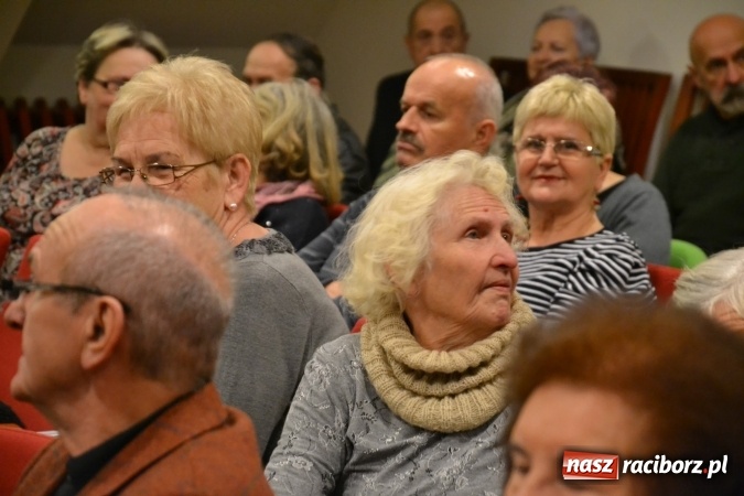 Zdjęcie w galerii na portalu naszraciborz.pl: W pośpiechu na Święta Bożego Narodzenia - widowisko wigilijne na Zamku Piastowskim wiadomości z regionu