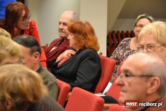 Zdjęcie w galerii na portalu naszraciborz.pl: W pośpiechu na Święta Bożego Narodzenia - widowisko wigilijne na Zamku Piastowskim wiadomości z regionu