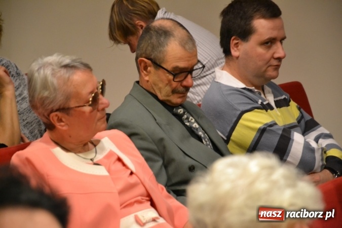 Zdjęcie w galerii na portalu naszraciborz.pl: W pośpiechu na Święta Bożego Narodzenia - widowisko wigilijne na Zamku Piastowskim wiadomości z regionu