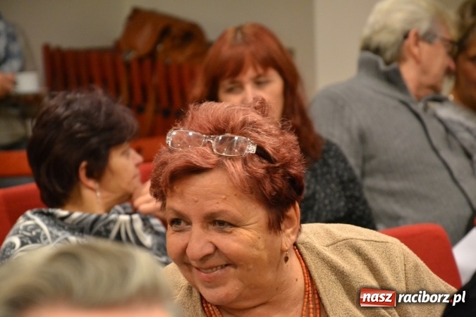 Zdjęcie w galerii na portalu naszraciborz.pl: W pośpiechu na Święta Bożego Narodzenia - widowisko wigilijne na Zamku Piastowskim wiadomości z regionu