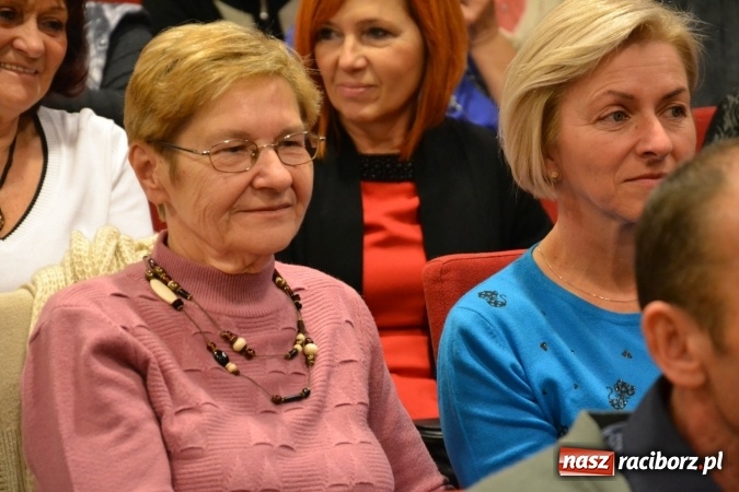 Zdjęcie w galerii na portalu naszraciborz.pl: W pośpiechu na Święta Bożego Narodzenia - widowisko wigilijne na Zamku Piastowskim wiadomości z regionu