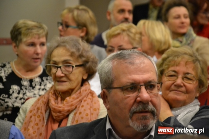 Zdjęcie w galerii na portalu naszraciborz.pl: W pośpiechu na Święta Bożego Narodzenia - widowisko wigilijne na Zamku Piastowskim wiadomości z regionu