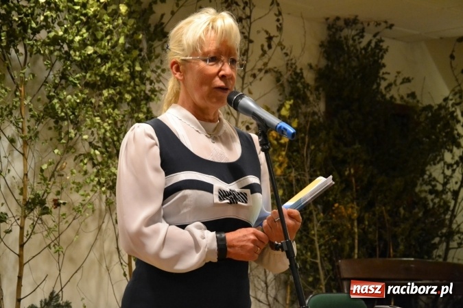 Zdjęcie w galerii na portalu naszraciborz.pl: W pośpiechu na Święta Bożego Narodzenia - widowisko wigilijne na Zamku Piastowskim wiadomości z regionu