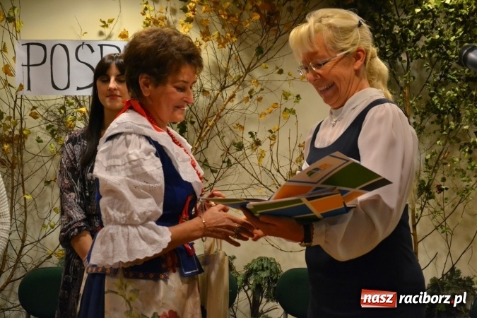 Zdjęcie w galerii na portalu naszraciborz.pl: W pośpiechu na Święta Bożego Narodzenia - widowisko wigilijne na Zamku Piastowskim wiadomości z regionu