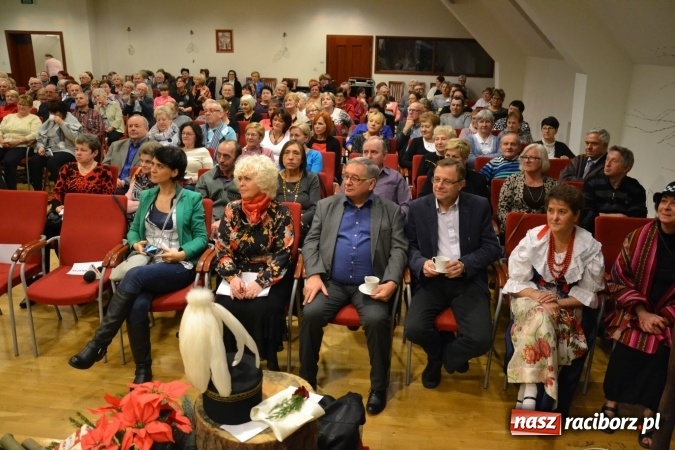 Zdjęcie w galerii na portalu naszraciborz.pl: W pośpiechu na Święta Bożego Narodzenia - widowisko wigilijne na Zamku Piastowskim wiadomości z regionu