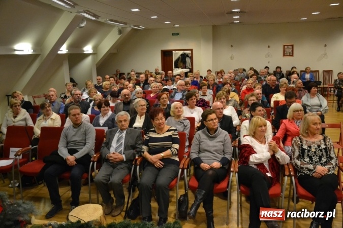 Zdjęcie w galerii na portalu naszraciborz.pl: W pośpiechu na Święta Bożego Narodzenia - widowisko wigilijne na Zamku Piastowskim wiadomości z regionu