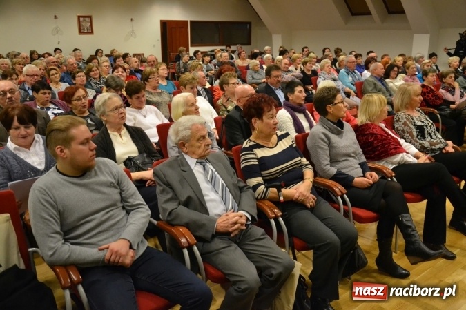 Zdjęcie w galerii na portalu naszraciborz.pl: W pośpiechu na Święta Bożego Narodzenia - widowisko wigilijne na Zamku Piastowskim wiadomości z regionu