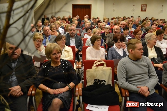 Zdjęcie w galerii na portalu naszraciborz.pl: W pośpiechu na Święta Bożego Narodzenia - widowisko wigilijne na Zamku Piastowskim wiadomości z regionu