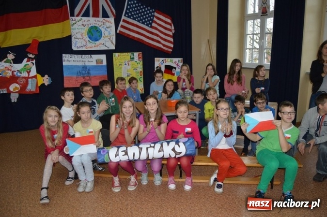 Zdjęcie w galerii na portalu naszraciborz.pl: Uczniowie Szkoły Podstawowej nr 4 śpiewają po chińsku i po czesku  wiadomości z regionu