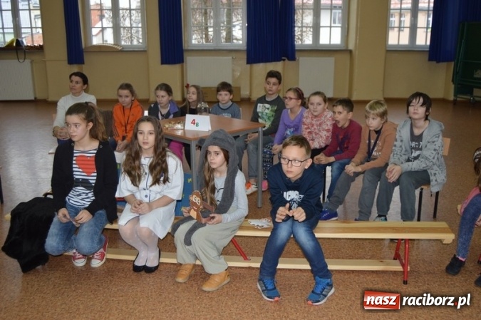 Zdjęcie w galerii na portalu naszraciborz.pl: Uczniowie Szkoły Podstawowej nr 4 śpiewają po chińsku i po czesku  wiadomości z regionu