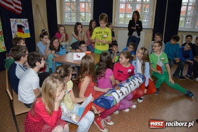 Zdjęcie w galerii na portalu naszraciborz.pl: Uczniowie Szkoły Podstawowej nr 4 śpiewają po chińsku i po czesku  wiadomości z regionu