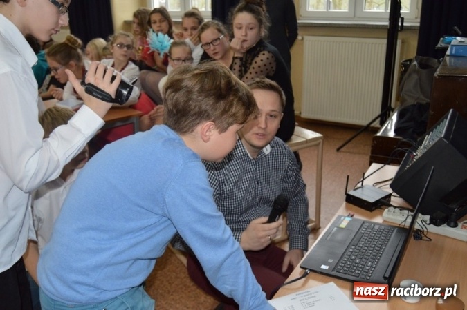 Zdjęcie w galerii na portalu naszraciborz.pl: Uczniowie Szkoły Podstawowej nr 4 śpiewają po chińsku i po czesku  wiadomości z regionu