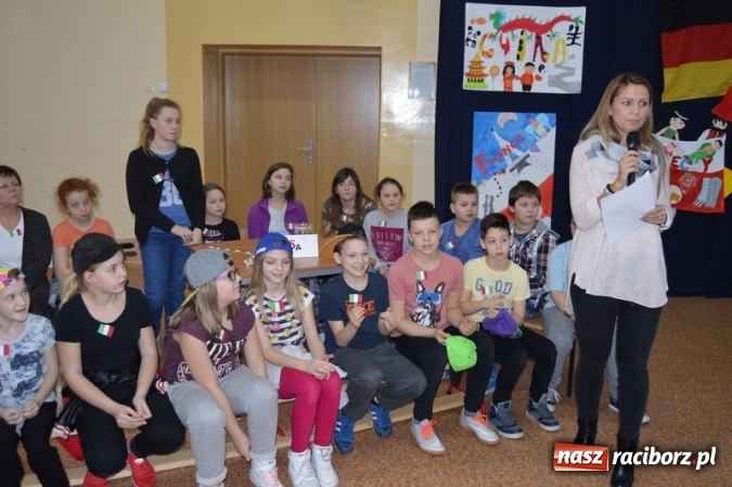 Zdjęcie w galerii na portalu naszraciborz.pl: Uczniowie Szkoły Podstawowej nr 4 śpiewają po chińsku i po czesku  wiadomości z regionu