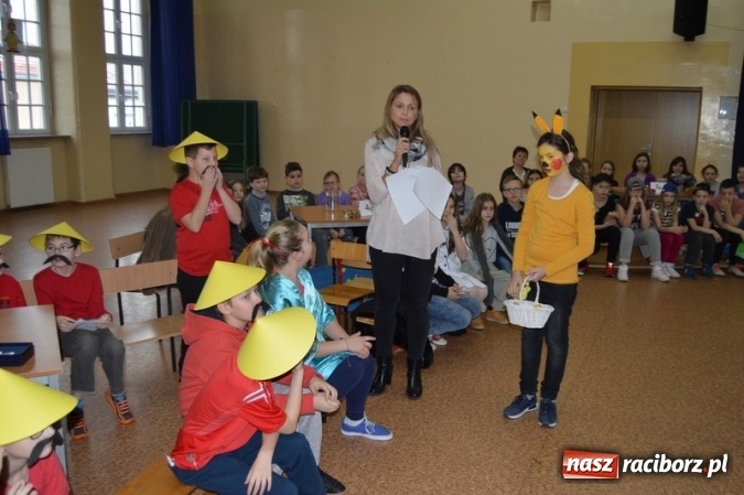 Zdjęcie w galerii na portalu naszraciborz.pl: Uczniowie Szkoły Podstawowej nr 4 śpiewają po chińsku i po czesku  wiadomości z regionu