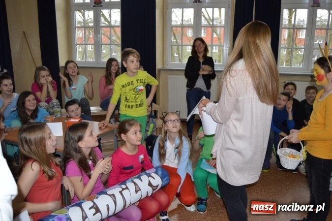 Zdjęcie w galerii na portalu naszraciborz.pl: Uczniowie Szkoły Podstawowej nr 4 śpiewają po chińsku i po czesku  wiadomości z regionu