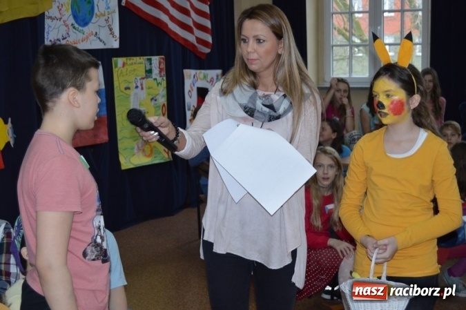 Zdjęcie w galerii na portalu naszraciborz.pl: Uczniowie Szkoły Podstawowej nr 4 śpiewają po chińsku i po czesku  wiadomości z regionu