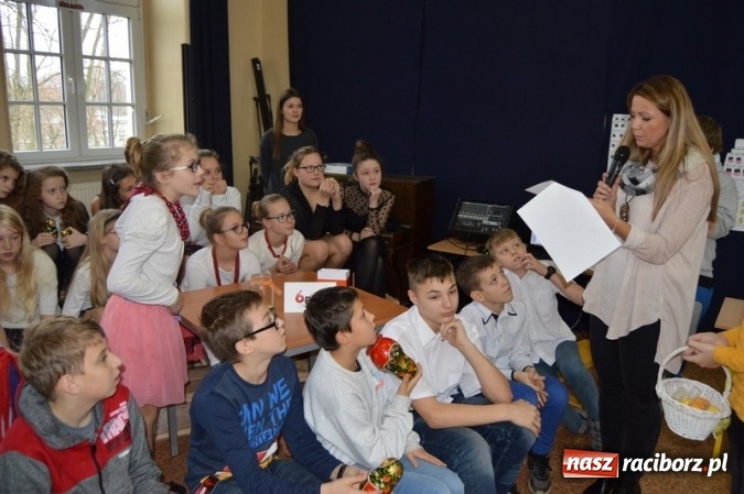 Zdjęcie w galerii na portalu naszraciborz.pl: Uczniowie Szkoły Podstawowej nr 4 śpiewają po chińsku i po czesku  wiadomości z regionu