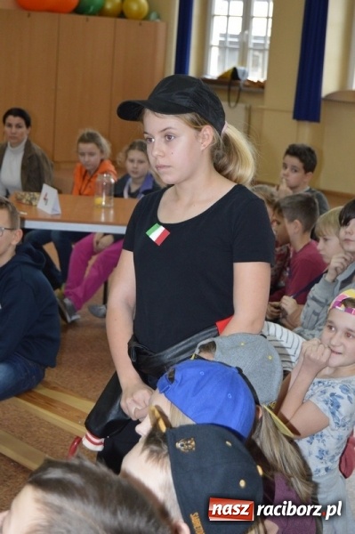 Zdjęcie w galerii na portalu naszraciborz.pl: Uczniowie Szkoły Podstawowej nr 4 śpiewają po chińsku i po czesku  wiadomości z regionu