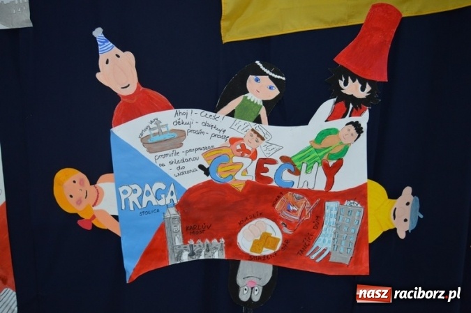 Zdjęcie w galerii na portalu naszraciborz.pl: Uczniowie Szkoły Podstawowej nr 4 śpiewają po chińsku i po czesku  wiadomości z regionu