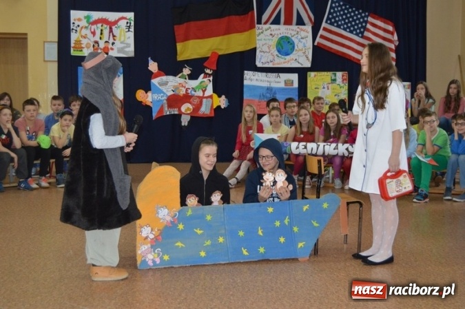 Zdjęcie w galerii na portalu naszraciborz.pl: Uczniowie Szkoły Podstawowej nr 4 śpiewają po chińsku i po czesku  wiadomości z regionu