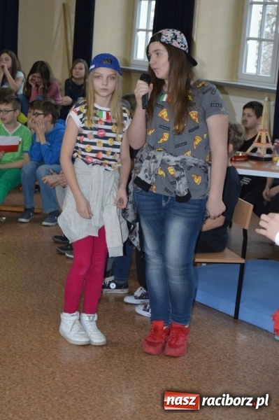 Zdjęcie w galerii na portalu naszraciborz.pl: Uczniowie Szkoły Podstawowej nr 4 śpiewają po chińsku i po czesku  wiadomości z regionu