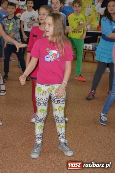 Zdjęcie w galerii na portalu naszraciborz.pl: Uczniowie Szkoły Podstawowej nr 4 śpiewają po chińsku i po czesku  wiadomości z regionu