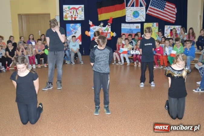 Zdjęcie w galerii na portalu naszraciborz.pl: Uczniowie Szkoły Podstawowej nr 4 śpiewają po chińsku i po czesku  wiadomości z regionu