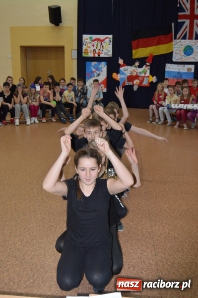 Zdjęcie w galerii na portalu naszraciborz.pl: Uczniowie Szkoły Podstawowej nr 4 śpiewają po chińsku i po czesku  wiadomości z regionu