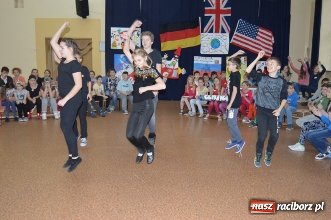 Zdjęcie w galerii na portalu naszraciborz.pl: Uczniowie Szkoły Podstawowej nr 4 śpiewają po chińsku i po czesku  wiadomości z regionu