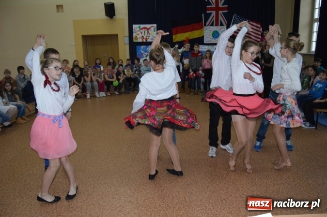 Zdjęcie w galerii na portalu naszraciborz.pl: Uczniowie Szkoły Podstawowej nr 4 śpiewają po chińsku i po czesku  wiadomości z regionu