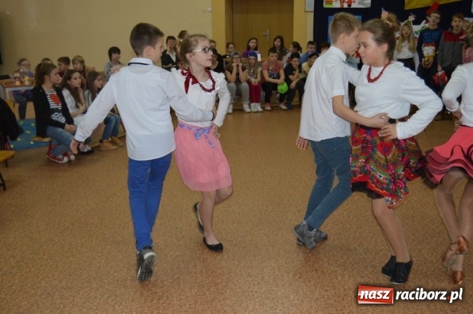 Zdjęcie w galerii na portalu naszraciborz.pl: Uczniowie Szkoły Podstawowej nr 4 śpiewają po chińsku i po czesku  wiadomości z regionu