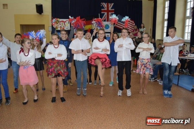 Zdjęcie w galerii na portalu naszraciborz.pl: Uczniowie Szkoły Podstawowej nr 4 śpiewają po chińsku i po czesku  wiadomości z regionu