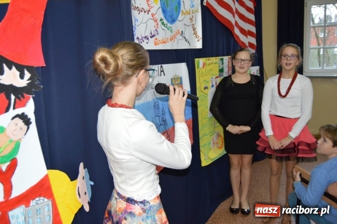 Zdjęcie w galerii na portalu naszraciborz.pl: Uczniowie Szkoły Podstawowej nr 4 śpiewają po chińsku i po czesku  wiadomości z regionu