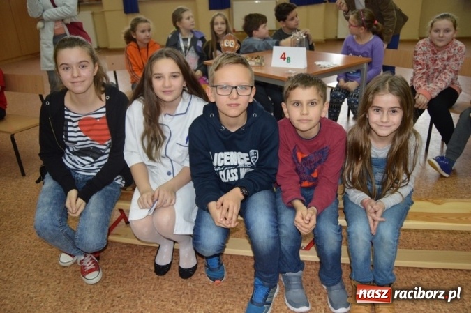 Zdjęcie w galerii na portalu naszraciborz.pl: Uczniowie Szkoły Podstawowej nr 4 śpiewają po chińsku i po czesku  wiadomości z regionu