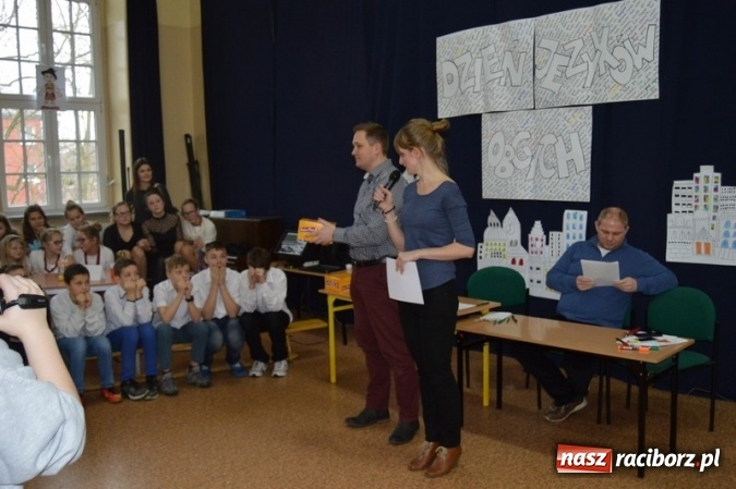 Zdjęcie w galerii na portalu naszraciborz.pl: Uczniowie Szkoły Podstawowej nr 4 śpiewają po chińsku i po czesku  wiadomości z regionu