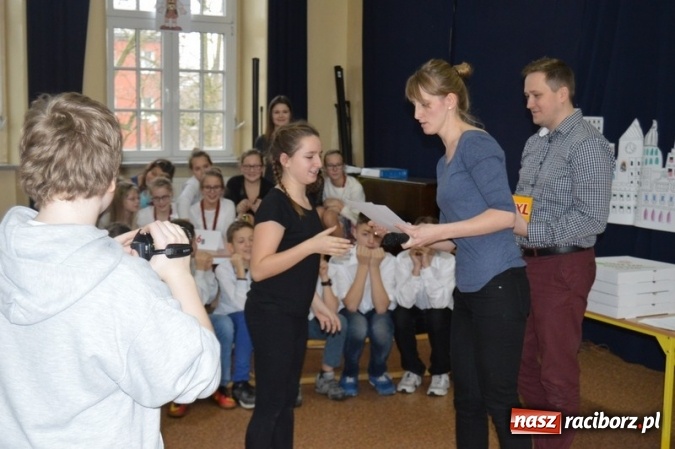 Zdjęcie w galerii na portalu naszraciborz.pl: Uczniowie Szkoły Podstawowej nr 4 śpiewają po chińsku i po czesku  wiadomości z regionu