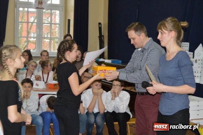 Zdjęcie w galerii na portalu naszraciborz.pl: Uczniowie Szkoły Podstawowej nr 4 śpiewają po chińsku i po czesku  wiadomości z regionu