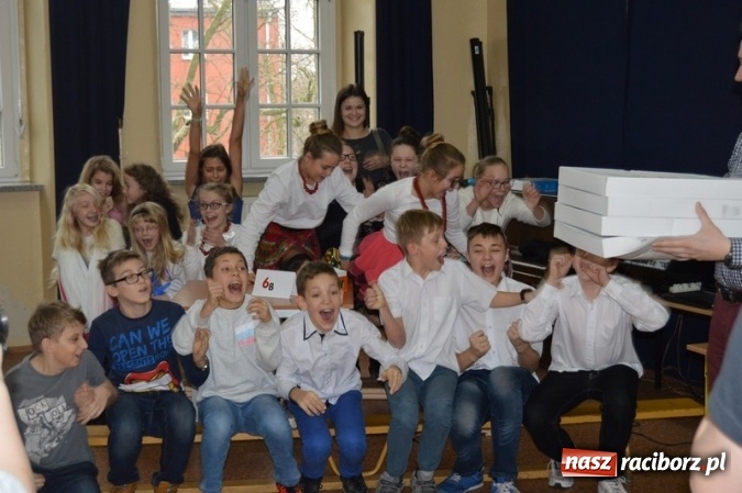 Zdjęcie w galerii na portalu naszraciborz.pl: Uczniowie Szkoły Podstawowej nr 4 śpiewają po chińsku i po czesku  wiadomości z regionu