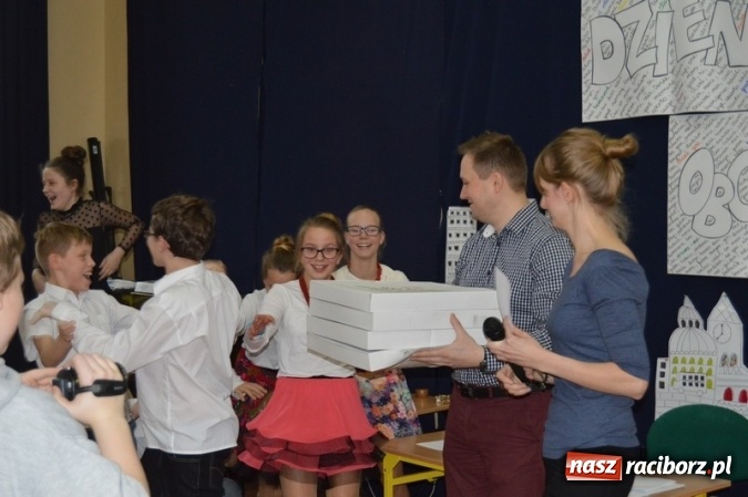 Zdjęcie w galerii na portalu naszraciborz.pl: Uczniowie Szkoły Podstawowej nr 4 śpiewają po chińsku i po czesku  wiadomości z regionu