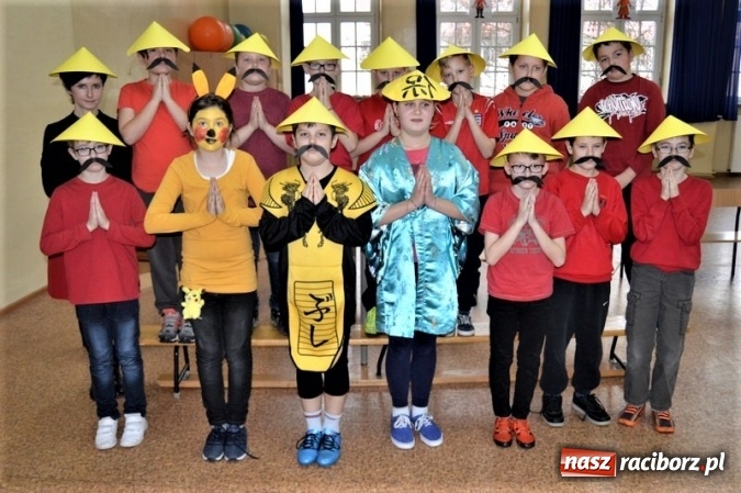 Zdjęcie w galerii na portalu naszraciborz.pl: Uczniowie Szkoły Podstawowej nr 4 śpiewają po chińsku i po czesku  wiadomości z regionu