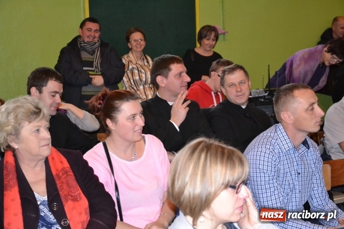 Zdjęcie w galerii na portalu naszraciborz.pl: Ebenezer Scrooge na zakończenie Jarmarku Bożonarodzeniowego w rudzkim ZSO  wiadomości z regionu