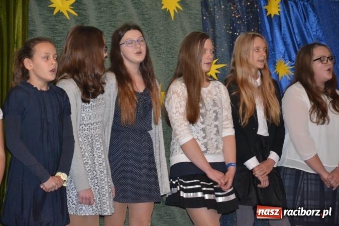 Zdjęcie w galerii na portalu naszraciborz.pl: Ebenezer Scrooge na zakończenie Jarmarku Bożonarodzeniowego w rudzkim ZSO  wiadomości z regionu