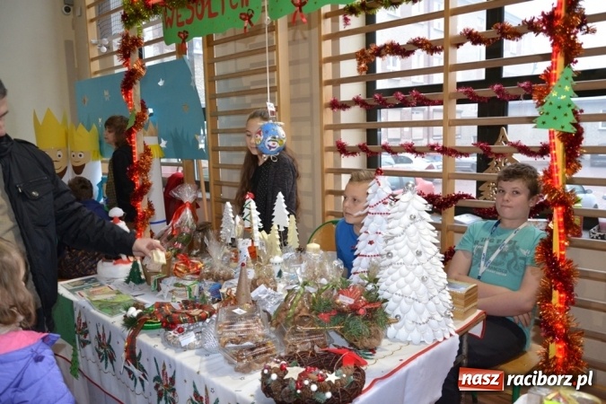 Zdjęcie w galerii na portalu naszraciborz.pl: Ebenezer Scrooge na zakończenie Jarmarku Bożonarodzeniowego w rudzkim ZSO  wiadomości z regionu