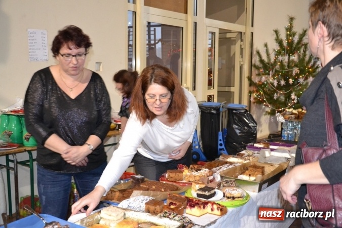 Zdjęcie w galerii na portalu naszraciborz.pl: Ebenezer Scrooge na zakończenie Jarmarku Bożonarodzeniowego w rudzkim ZSO  wiadomości z regionu