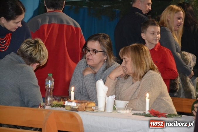 Zdjęcie w galerii na portalu naszraciborz.pl: Ebenezer Scrooge na zakończenie Jarmarku Bożonarodzeniowego w rudzkim ZSO  wiadomości z regionu