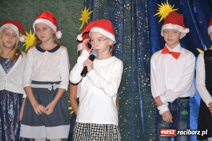 Zdjęcie w galerii na portalu naszraciborz.pl: Ebenezer Scrooge na zakończenie Jarmarku Bożonarodzeniowego w rudzkim ZSO  wiadomości z regionu