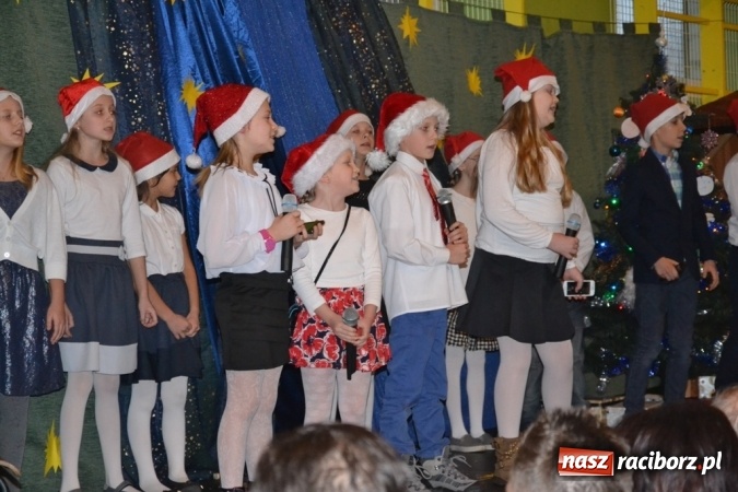 Zdjęcie w galerii na portalu naszraciborz.pl: Ebenezer Scrooge na zakończenie Jarmarku Bożonarodzeniowego w rudzkim ZSO  wiadomości z regionu